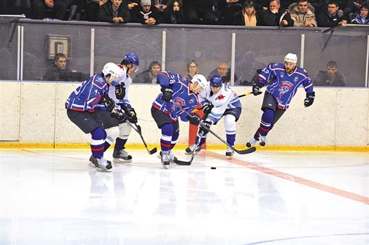 Смоленский «Славутич» (игроки в синей форме) выбил самарцев из розыгрыша плей-офф