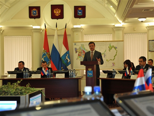 В четверг, 11 апреля, на очередном заседании думы Самары мэр Дмитрий Азаров отчитался о своей работе 
и работе администрации муниципалитета в 2012 году