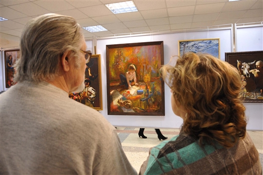 В Самаре в зале Союза художников 
на ул. Молодогвардейской прошло закрытие выставки-конкурса «Возвращение домой». На выставке было представлено 89 работ 
45 участников