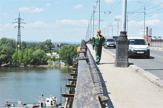 Сокращение пропускной способности моста в период ремонта компенсируют электропоезда и водный транспорт