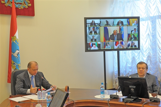 Владимир Артяков провел совещание в формате видеоконференции, посвященное обеспечению эффективности использования земель сельхозназначения в губернии