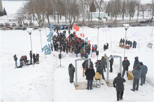 В воскресенье, 26 февраля, в Самаре на площади Славы состоялась анонсированная ранее акция "Проводы политической зимы", организованная региональным отделением КПРФ.