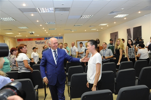 Губернатор побеседовал с сотрудниками ОАО "Теплант" о развитии Самары