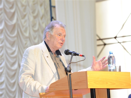 По приглашению областного правительства и руководства СГАУ в эти дни в Самарской губернии пребывает выдающийся физик, нобелевский лауреат Жорес Алферов