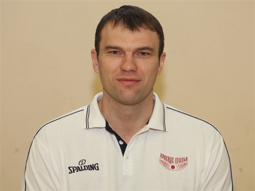 Владислав Коновалов работал в "Красных Крыльях" с 2010 г., а до этого в сезоне 2009/2010 возглавлял кустанайский "Тобол", приведя команду к серебряным медалям чемпионата Казахстана