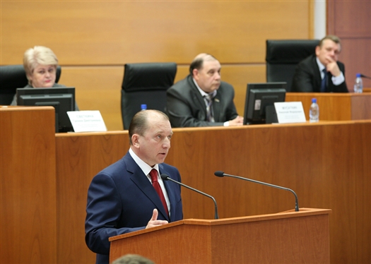 Основная часть выступления Владимира Артякова посвящена итогам социально-экономического развития в прошедшем году