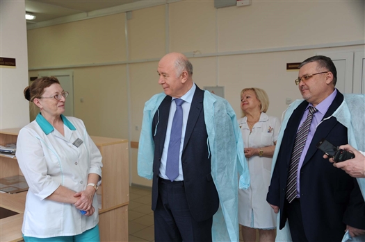 Николай Меркушкин посетил новую поликлинику в селе Кротовка
