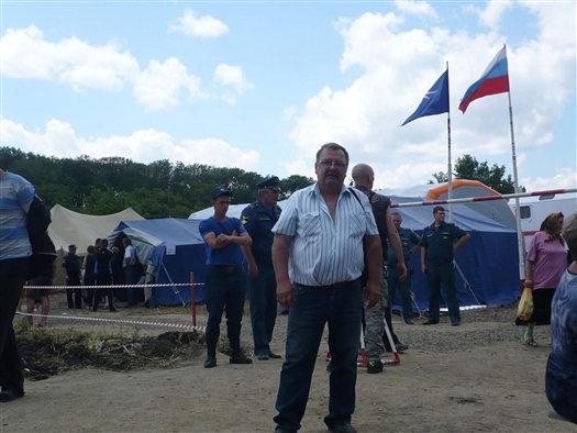 Геннадий Петровский не раз в одиночку съездил на Украину, чтобы вывезти беженцев
