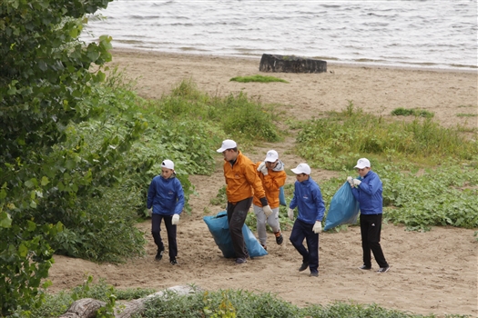 Волонтеры убрали берег Волги при поддержке Жигулевской ГЭС