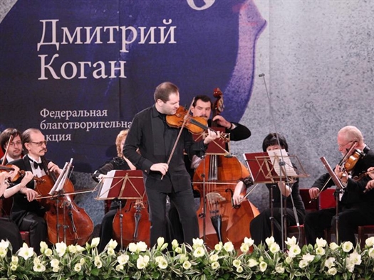Во вторник, 23 апреля, камерный оркестр Volga Philharmonic выступил вместе с экс-худруком Самарской филармонии в Москве в Колонном зале Дома Союзов