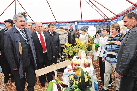 «Самарская ярмарка — одна из лучших в стране», - уверен и.о. губернатора Александр Нефедов (крайний слева)