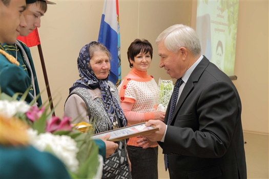 Более 30 женщин губернии награждены медалями "Хозяйка села"