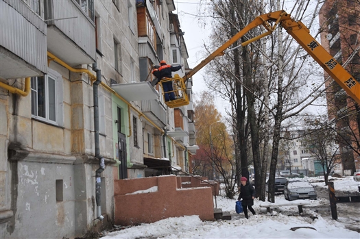 Глава Самары потребовал максимально обезопасить горожан от возможного схода снега с крыш домов