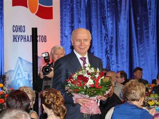 Губернатор получил награду Союза журналистов России