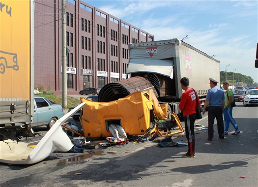 В пятницу, 26 июля, около 7:50 произошла крупная автомобильная авария на пересечении Московского шоссе и ул. Алма-Атинской в Самаре