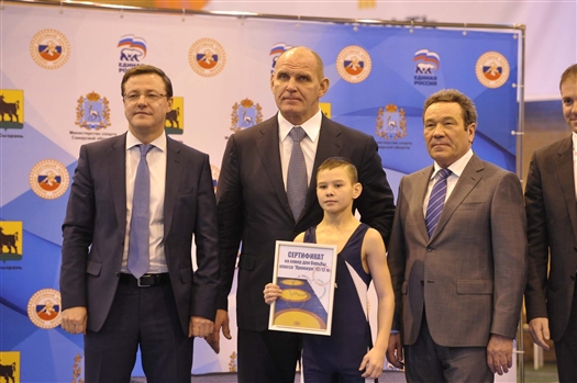Дмитрий Азаров и Александр Карелин открыли турнир по греко-римской борьбе