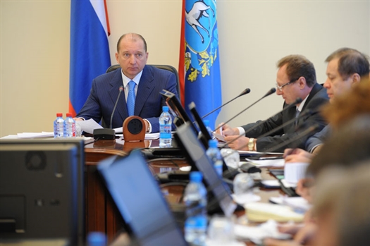 Открывая заседание, Владимир Артяков отметил, что в 2011 г. налоговые и неналоговые доходы муниципалитетов выросли на 11% по сравнению с предыдущим годом
