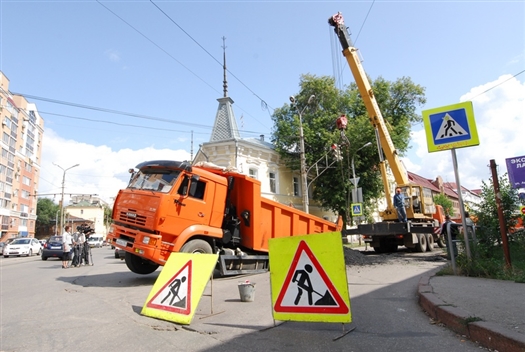 На ул. Ульяновской в Самаре между улицами Самарской и Галактионовской выставили знаки, запрещающие дорожное движение