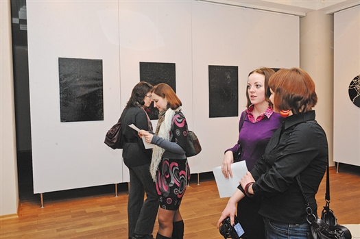 Серия работ Светланы Шуваевой «Информация» – постеры, закрашенные черным маркером