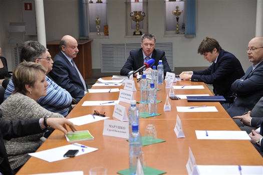 Министр спорта Дмитрий Шляхтин провел совещание с представителями областного футбола 