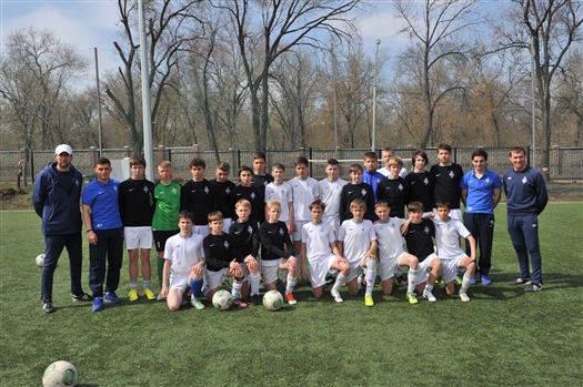 Футболисты "Крыльев Советов" провели мастер-класс для участников проекта "Футбол для дружбы"