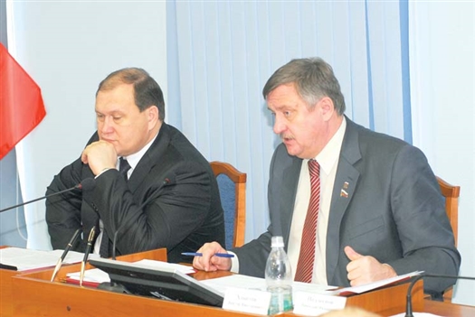 Виктор Хлыстов (справа) уверен, что увеличение числа депутатов не потребует дополнительных затрат из бюджета Сызрани