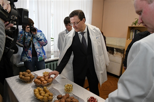 Дмитрий Азаров посетил научно-исследовательский институт им. Н.М.Тулайкова