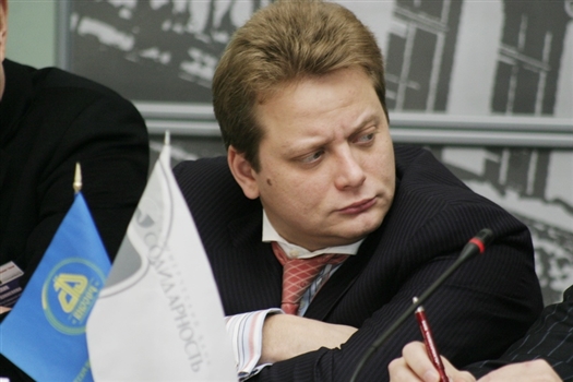 На 31 декабря 2010 г. Алексею Титову принадлежало 53,86% акций банка "Солидарности", его жене Лилии Титовой - 14,68%, президенту банка Олегу Синицыну - 11,87%