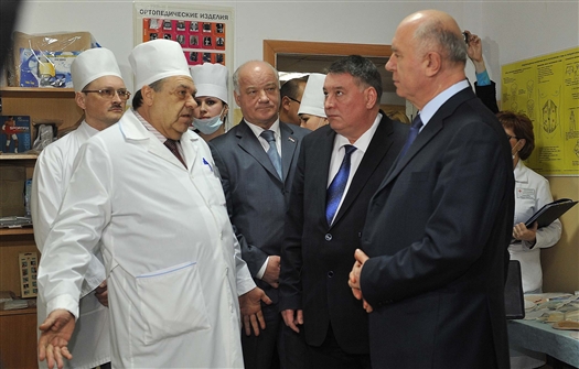Губернатор Николай Меркушкин посетил Самарский областной клинический госпиталь для ветеранов войн