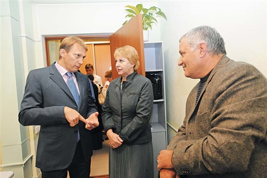 Вернется ли Владислав Романов (слева) из отпуска на прежнее место работы, пока вопрос.
