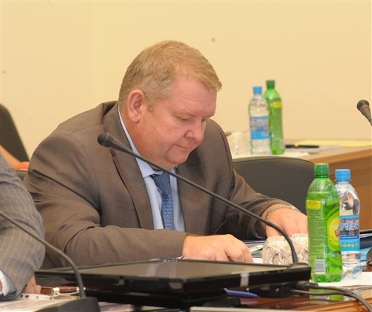 Доклад о бюджете сделал министр управления финансами Самарской области Сергей Кандеев