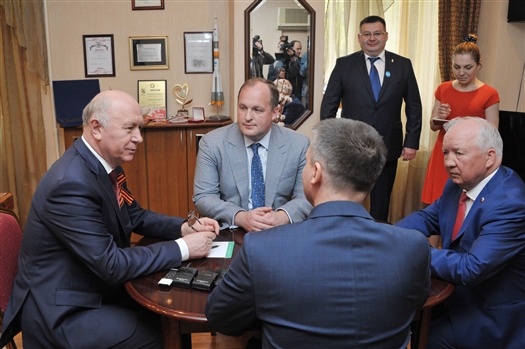 Губернатор обсудил с руководством Ростелекома развитие рынка связи 
