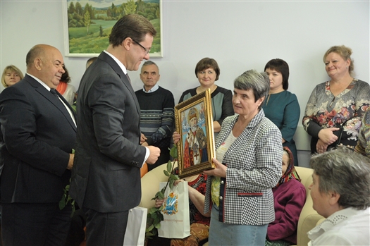 В День пожилого человека Дмитрий Азаров открыл областной пансионат для ветеранов войны и труда в Новотулке