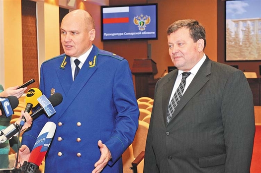 Заместитель председателя правительства Иван Миронов (справа) отметил, что ситуационный центр поднимет уровень работы прокуратуры по координации действий всех правоохранительных органов.