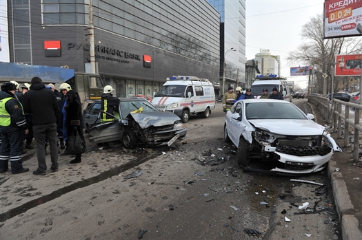 По словам водителя отечественной легковушки, на ее полосу со встречной вдруг резко вылетел Opel Astra