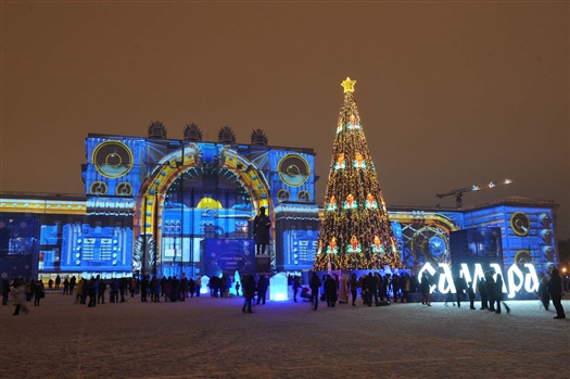 Световое шоу на площади Куйбышева предлагает совершить полет в Новый год