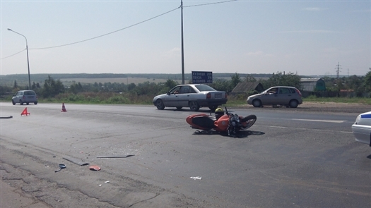 В районе Жигулевска водитель Chevrolet Niva не пропустил мотоциклиста, пострадали четверо