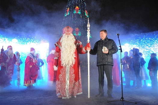Стало известно время прибытия Деда Мороза на площадь Куйбышева