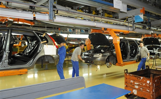 Глава "Ростехнологий" Сергей Чемезов сообщил, что решение о продаже контрольного пакета АвтоВАЗа альянсу Renault-Nissan будет принято акционерами российского автопроизводителя в конце апреля
