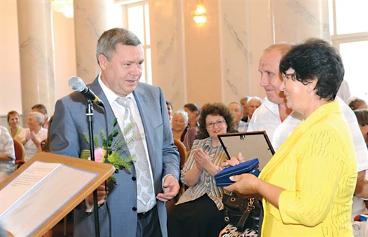 Александр Нефедов тепло поздравил лучшие семейные пары Самарской области