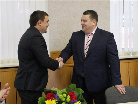 Главой администрации Сергиевского района избран Алексей Веселов (слева)