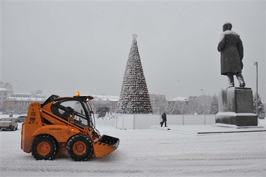 В периоды сильных снегопадов в Самаре может работать до 360 единиц спецтехники