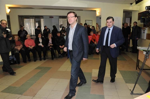 Дмитрий Азаров и Александр Хинштейн пришли на выборы в хорошем расположении духа