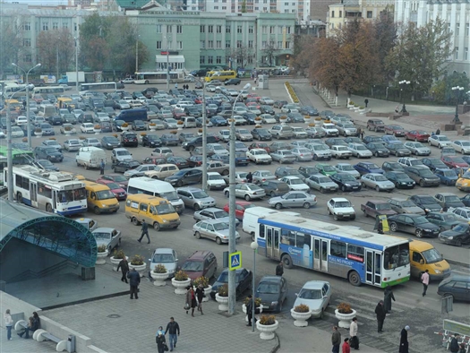 В понедельник, 11 ноября, на утреннем совещании глава Самары Дмитрий Азаров заявил, что не удовлетворен состоянием Комсомольской площади