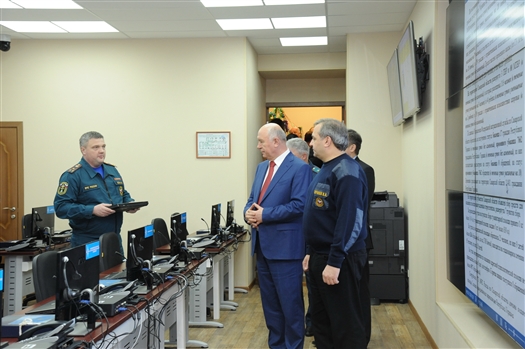 Владимир Пучков и Николай Меркушкин посетили Центр управления в кризисных ситуациях по Самарской области