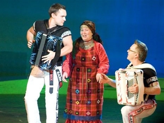 В четверг, 21 февраля, в Ижевске на благотворительном концерте "Бурановских бабушек" выступил дуэт "Баян-Mix"