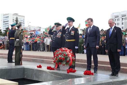 В День пограничника "Бессмертная застава" прошла по площади Славы