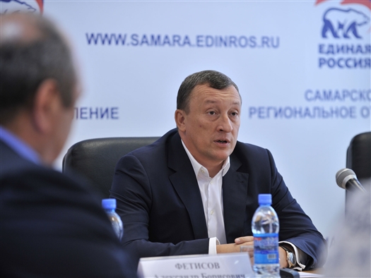 Секретарь реготделения партии власти Александр Фетисов признался, что борьба за мандат была очень тяжелой абсолютно для всех кандидатов