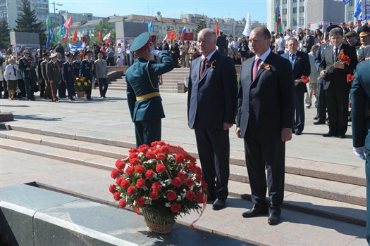 Во вторник, 8 мая, накануне празднования 67-й годовщины Великой Победы, губернатор Владимир Артяков принял участие в торжественных мероприятиях, которые традиционно состоялись у Вечного огня на площади Славы