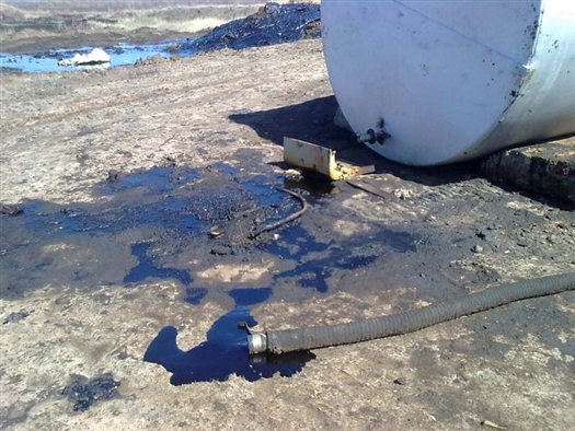 В администрации Похвистневского района утверждают, что на их территории не велась незаконная переработка нефти. Однако именно здесь на прошлой неделе сотрудники регионального управления Росприроднадзора обнаружили в 700 м от с. Венера площадку, на которой была разлита нефть